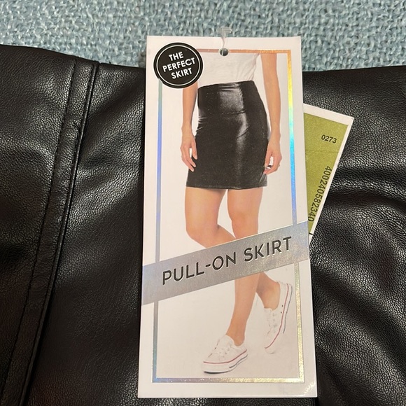 Mini skirt - Picture 3 of 3